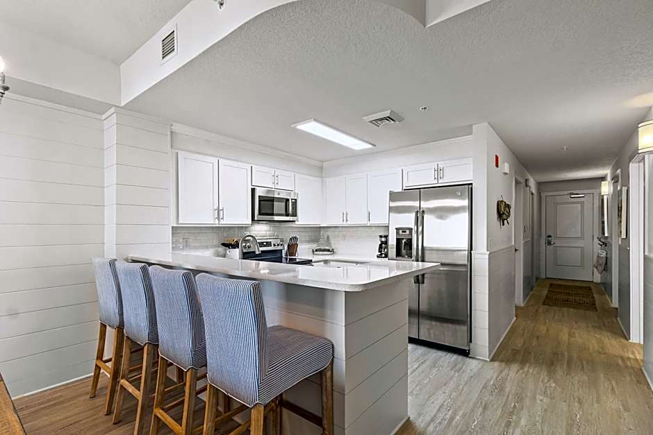 CHARD ON ICE, BRAND NEW, Walk to Pier Park, 3 Bedrooms