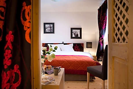 Two-Bedroom Apartment (6 Adults) with Spa Access