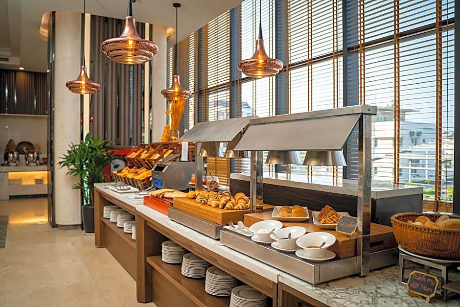 DeLaSea Ha Long Hotel - Modern Bayview Escape 