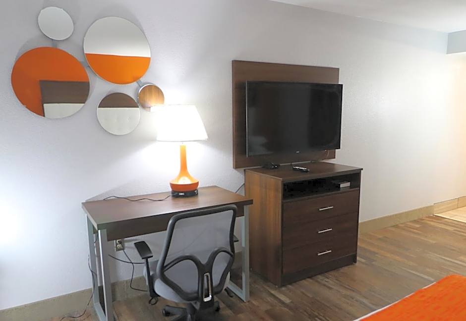 Howard Johnson by Wyndham Downtown Gatlinburg