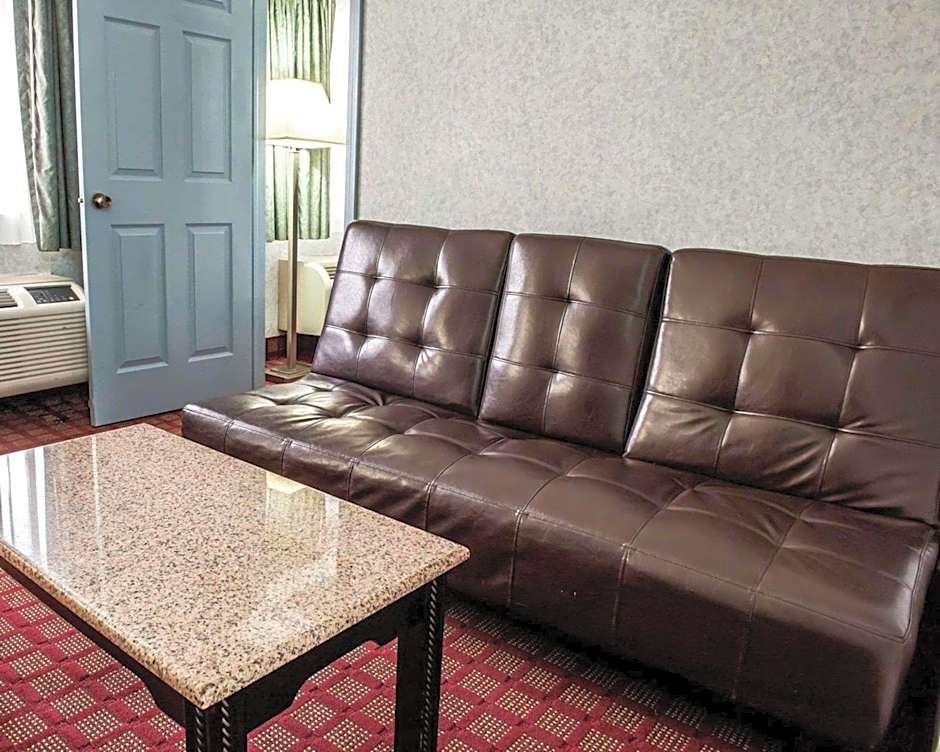 Quality Inn & Suites North Gibsonia