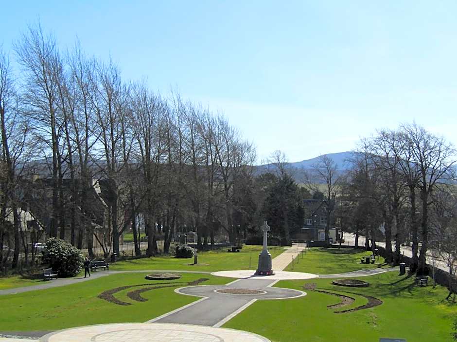 Duke Of Gordon Hotel