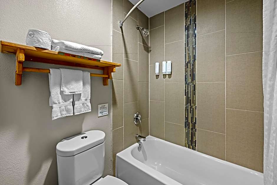 Econo Lodge Inn & Suites Santa Fe South