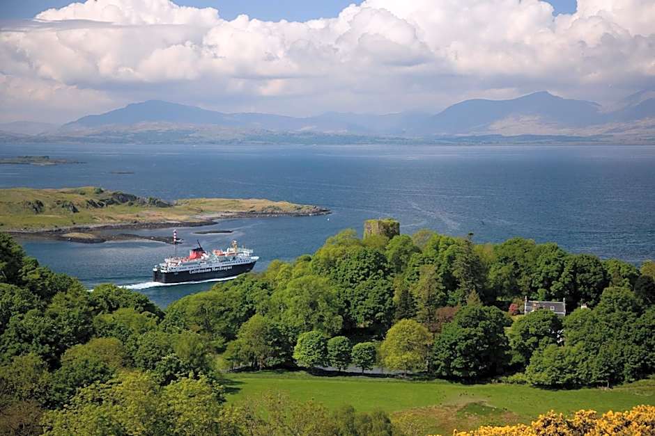 Appin Holiday Homes -Caravans, Lodges, Shepherds Hut and Train Carriage stays