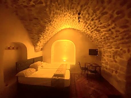 Double or Twin Room with Private Bathroom