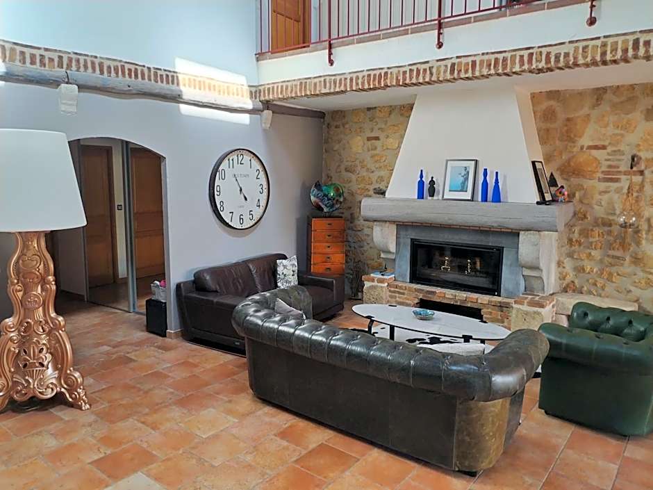 VILLA ARTEMiA