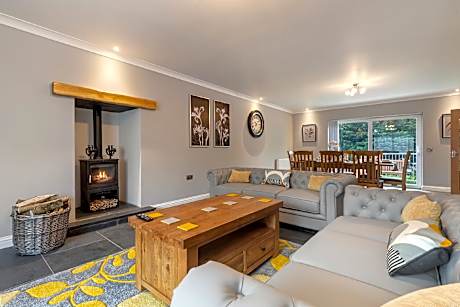 Maynor - Luxury House, Log Burner, Central