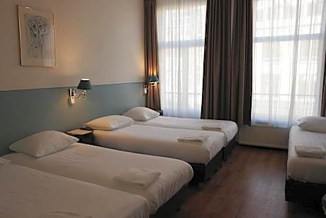 Family Room with Private Bathroom (5 Adults)