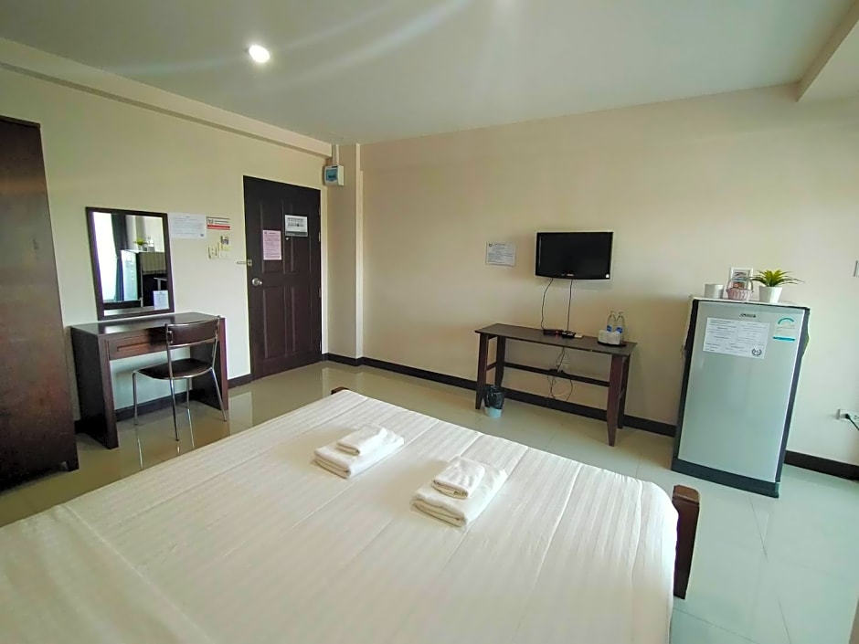 Home Place  Lopburi Hotel
