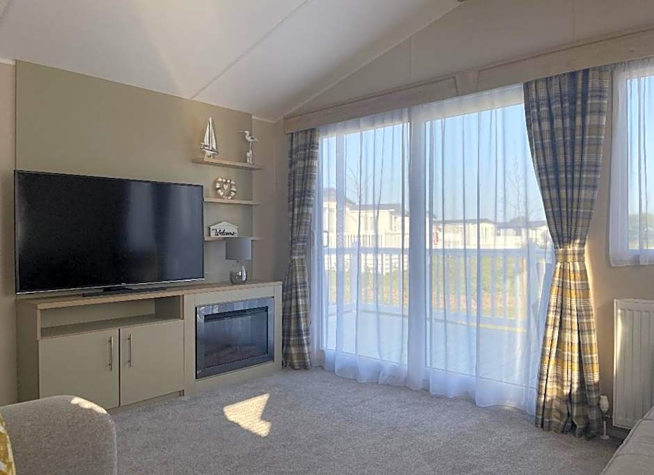 Newperran 102 - 2 Bedroom Country & Valley View Caravan