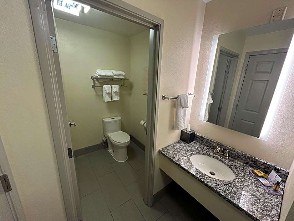 Best Western Plus Paper Valley Hotel