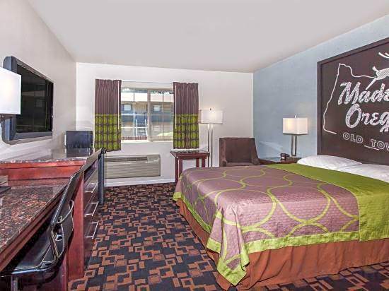 Super 8 by Wyndham Springfield/Eugene
