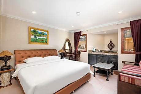 Deluxe King Room