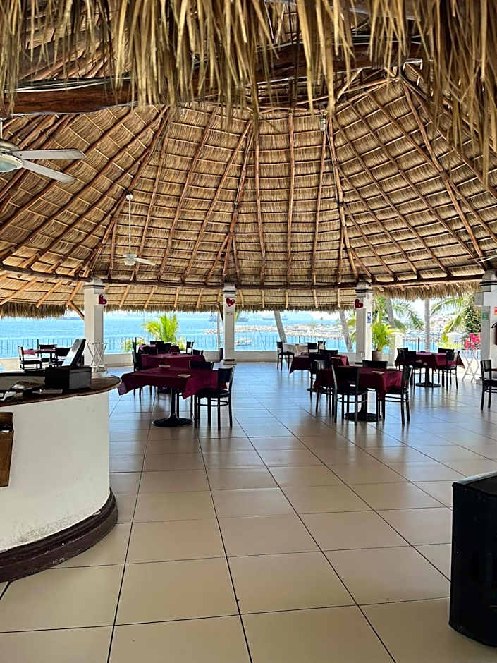 Depto familiar con vista al mar en Playasol Manzanillo