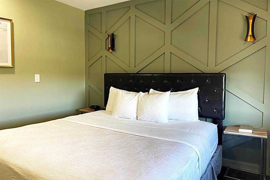 Chateau Hotel and Conference Center