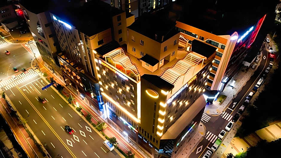 Golden Business Hotel
