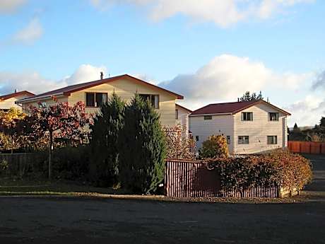 Ossies Motels and Chalets