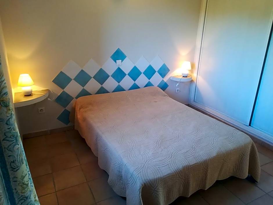 Residence Marina Di A Testa