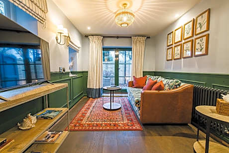 Whistling Cottage