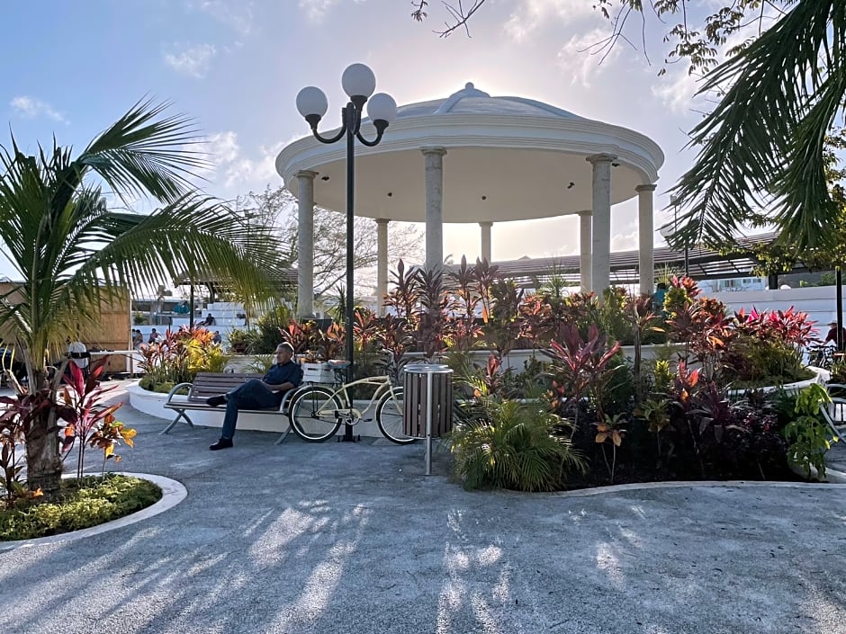 Casa del Puerto by MIJ - Beachfront Hotel