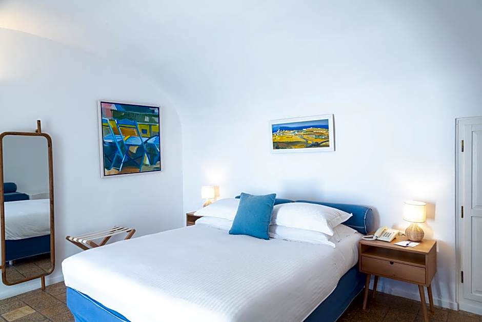 Pantelia Suites