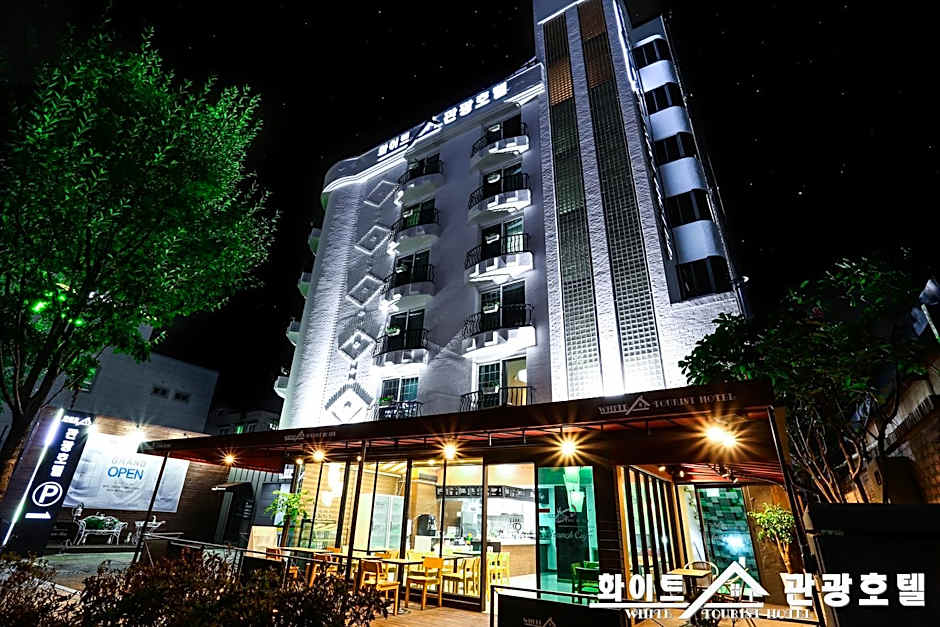 White Tourist Hotel