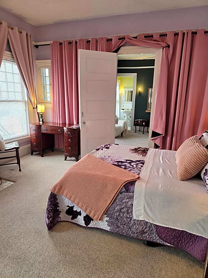 The Kings Throne Inn and Guest House