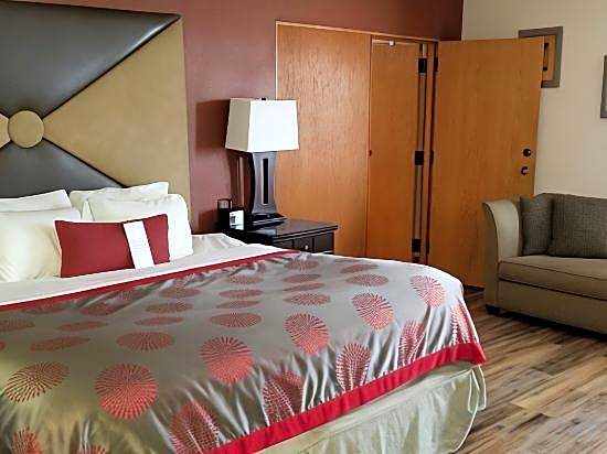 Ramada by Wyndham Albert Lea