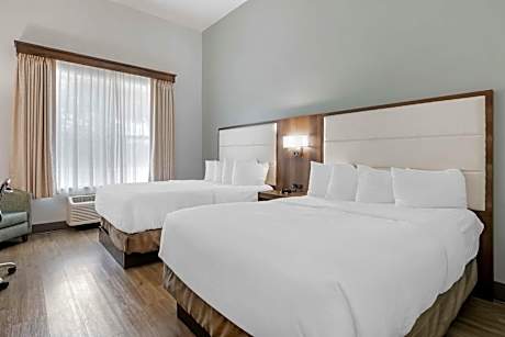 2 Queen Beds, Non-Smoking, Larger Room, Microwave And Refrigerator, Full Breakfast