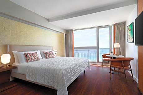 Deluxe room with Sea view, King bed