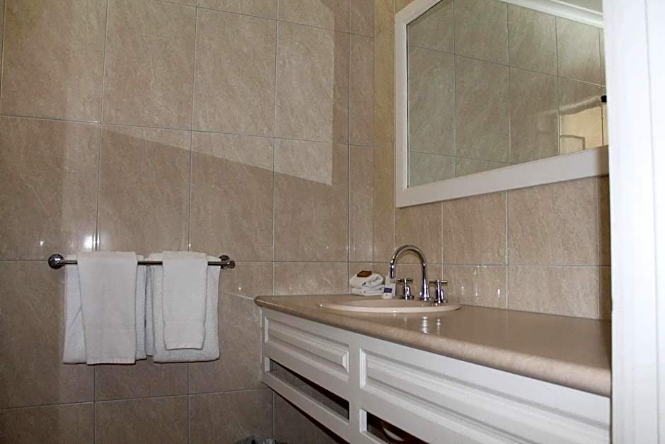 QUALITY HOTEL LAKESIDE