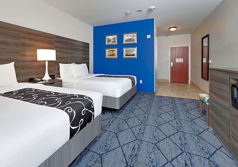 La Quinta Inn & Suites by Wyndham Denton - University Drive