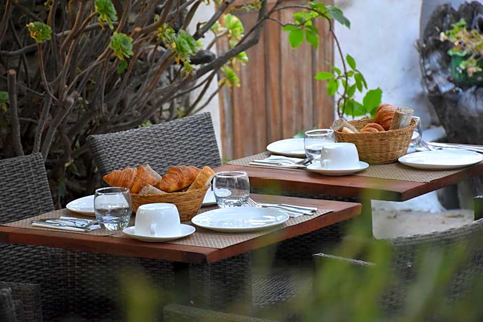 Hôtel Restaurant Petra Cinta