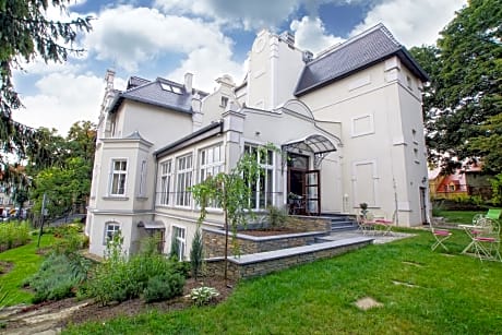 Versant Hotel & Spa