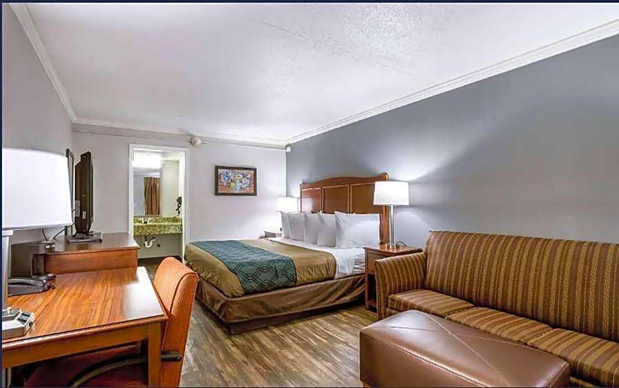 Travelodge by Wyndham Canton-Livonia Area, MI