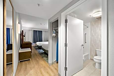 Room with Two Queen Beds - Non-Smoking