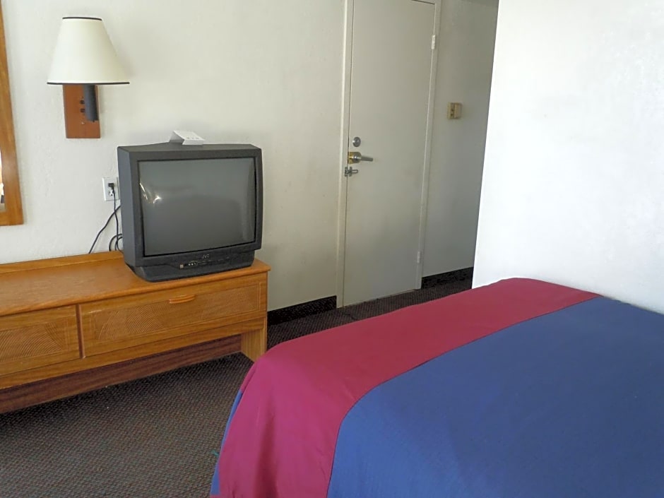 Travelodge by Wyndham Grand Rapids North