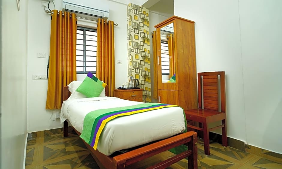 Treebo Nirupama Apartment, 750 M From Aluva Railway Station
