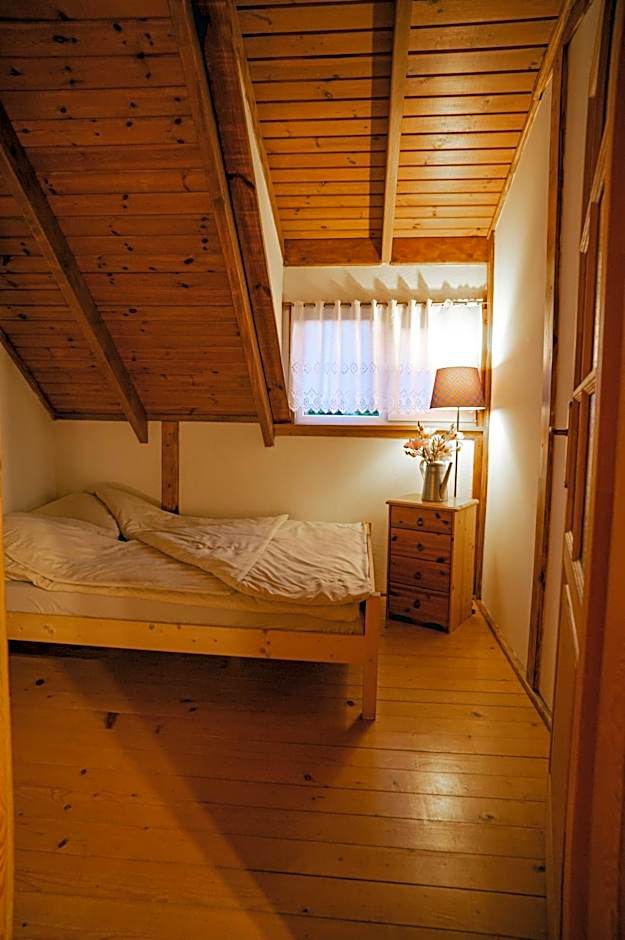 DOMKI POD JARZĘBINĄ