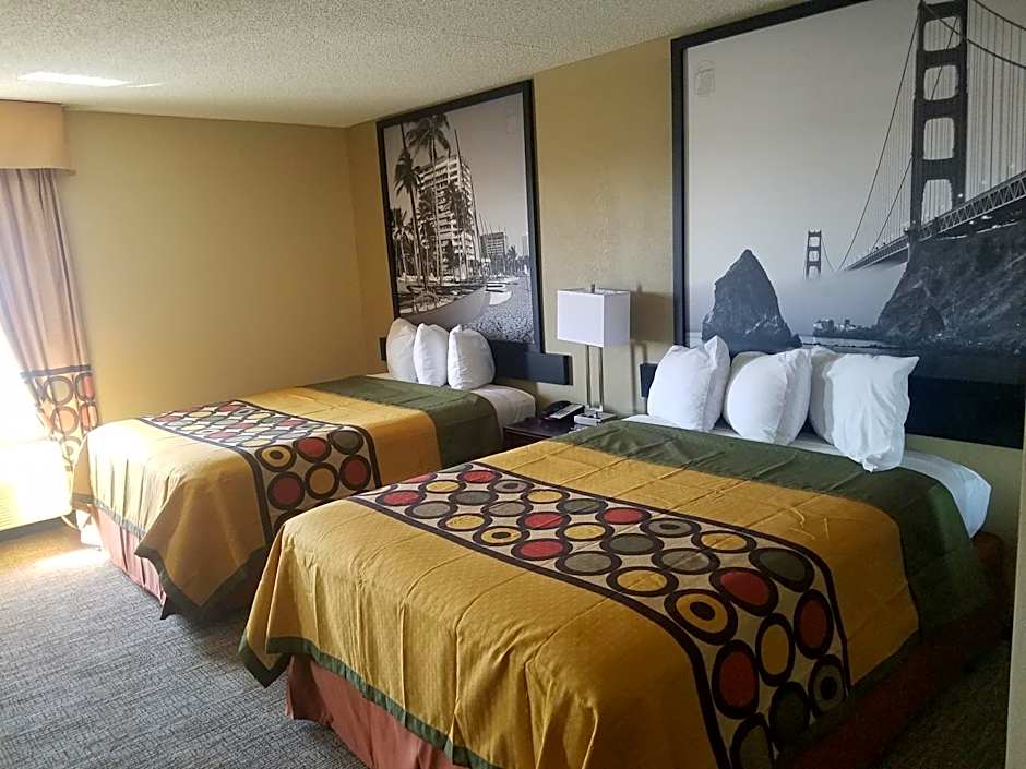 Super 8 by Wyndham Wichita North