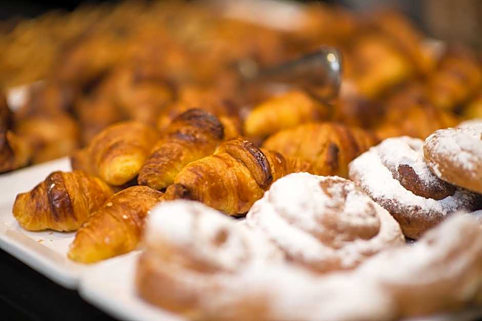 Capri by Fraser Leipzig