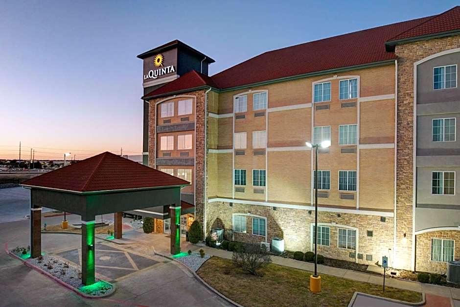 La Quinta Inn & Suites by Wyndham Allen At The Village
