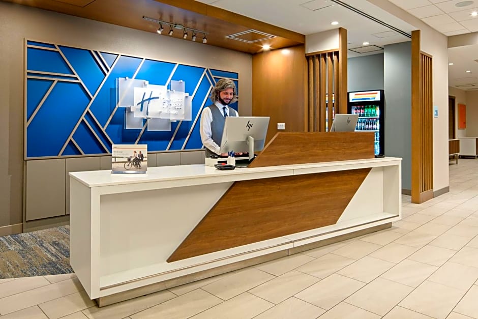 Holiday Inn Express & Suites - Palm Desert - Millennium By IHG