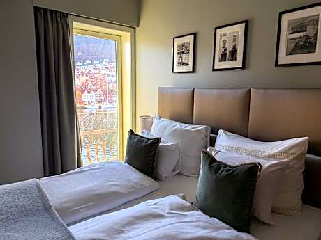 Double or Twin Room with Sea View