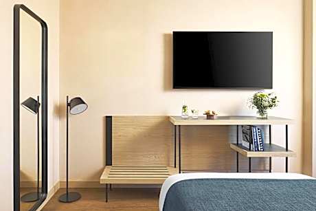 Family Connecting Room (2 Adults + 2 Children)