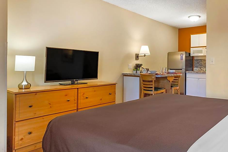 Suburban Studios Albuquerque Uptown