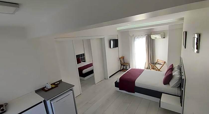 WB WEEKEND HOTEL AND SUITES