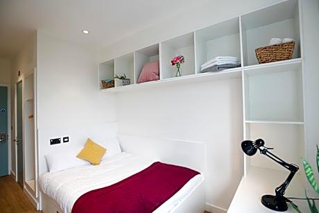 Goldcrest Village Double En Suite Room in Shared Apartment