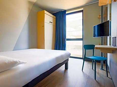 Standard Room with One Double Bed and One Single Bed with Balcony