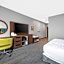 Hampton Inn & Suites Bakersfield Central